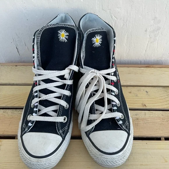 Converse Chuck Taylor All Star Hi
Daisy Embroidery Black - Picture 2 of 7